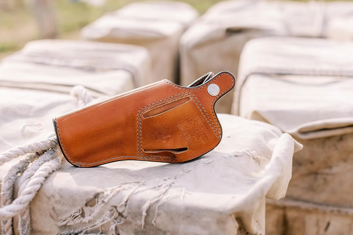 Bianchi, 111 Cyclone Holster, Plain Tan