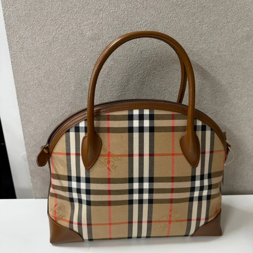 Burberry Bag Classic Handle Beautifully crafted Preloved Affordable delivery Canvas in Leather Beige, Top O274302 Plaid Handbag