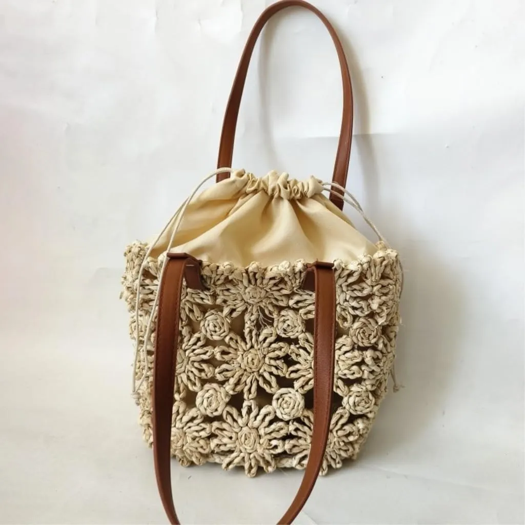 Large capacity Bag New Hand-woven Straw Bag Hollow Bucket Bag Corn Husk Braid Sewn Handbag In Stock Ladies shoulder Bag