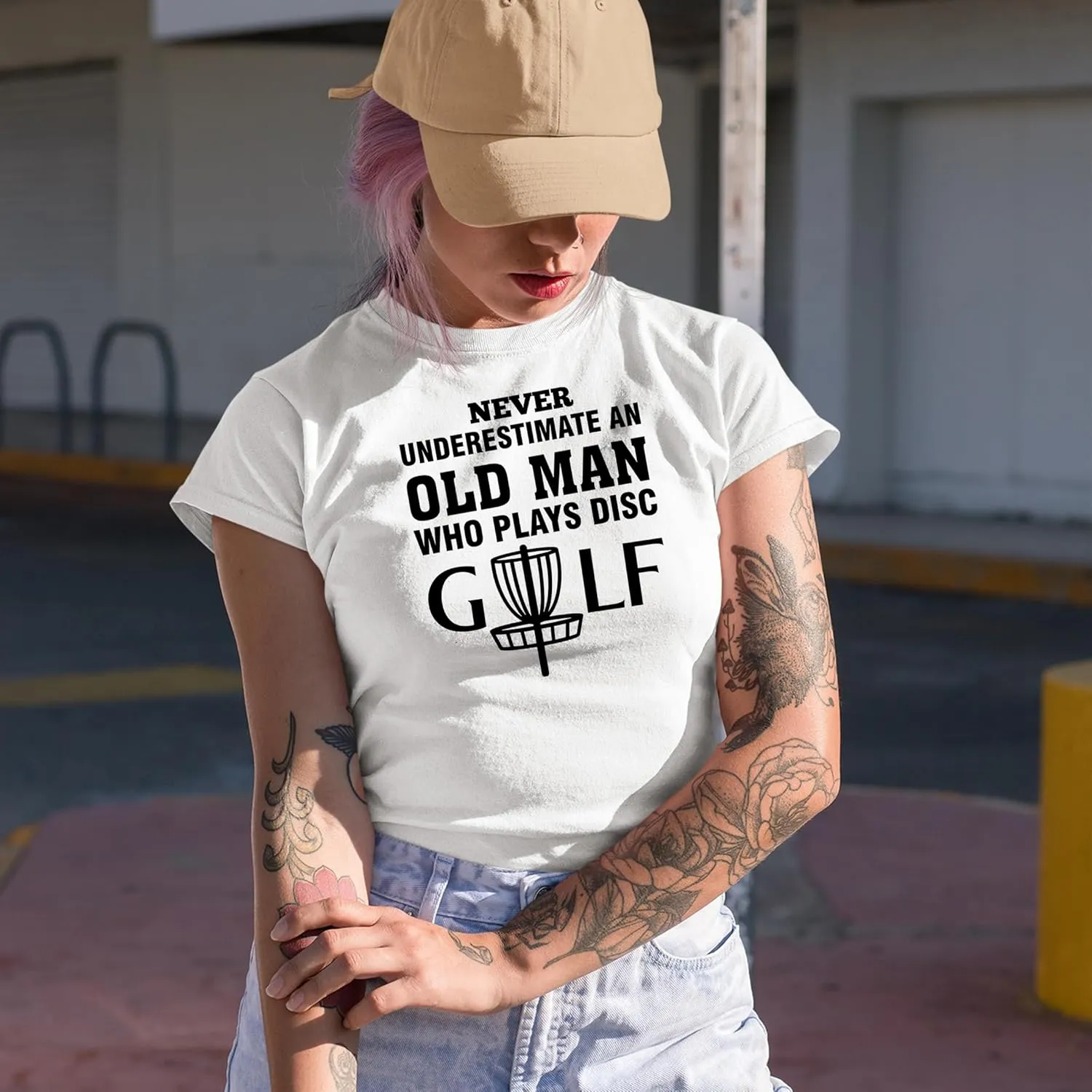Novelty T-Shirt, Never Underestimate an Old Man Who Plays Disc Golf Quote, Golf Player, Golfing or Golfer Merch Gift