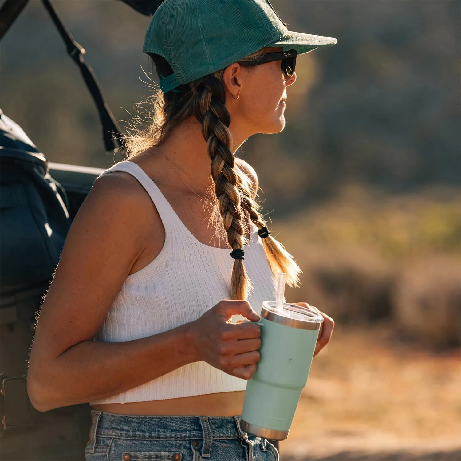 YETI Rambler 25 oz Tumbler with Handle and Straw Lid, Travel Mug Water Tumbler, Vacuum Insulated Cup with Handle, Stainless Steel, Big Wave Blue