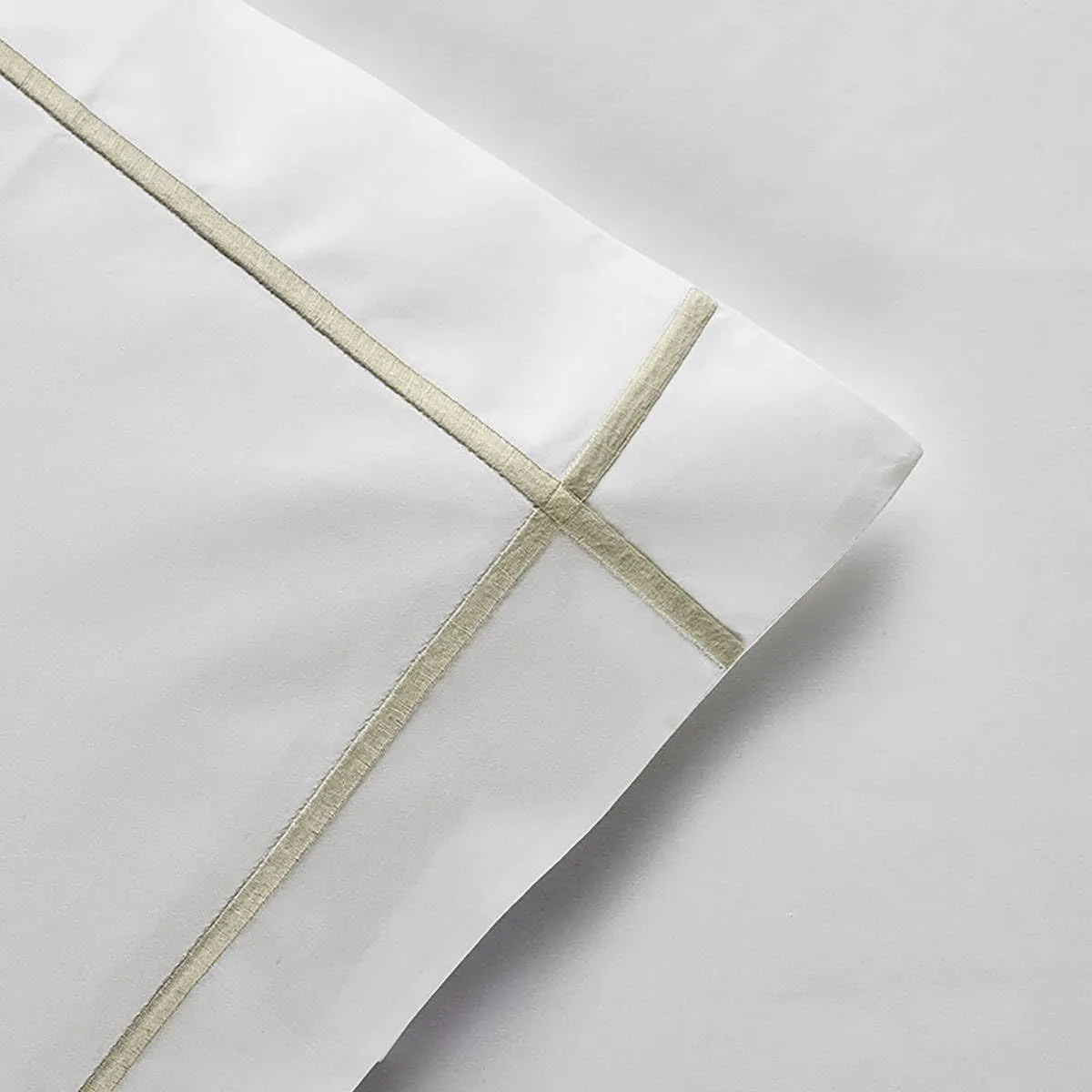 Yves Delorme Athena Sham - Luxury Bed Accessory - Fashionable and Functional