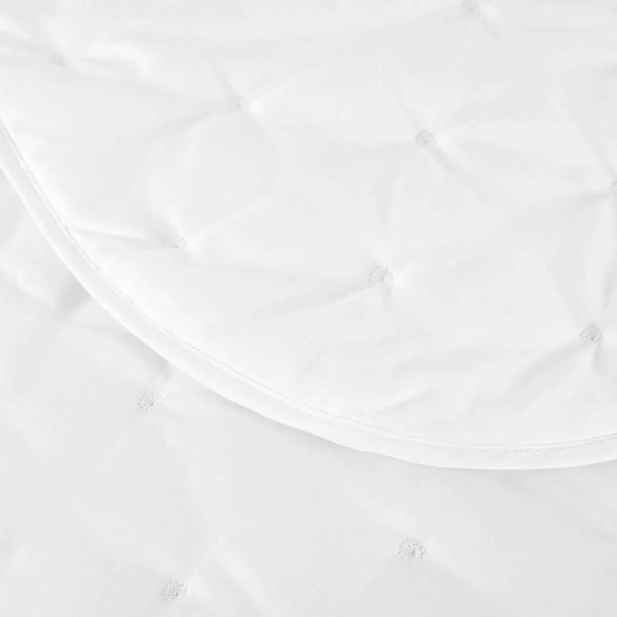 Yves Delorme Triomphe Coverlet - Luxury Bed Accessory - Fashionable and Functional