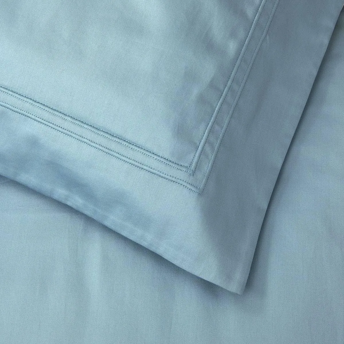 Yves Delorme Triomphe Duvet Cover - Luxury Bed Accessory - Fashionable and Functional